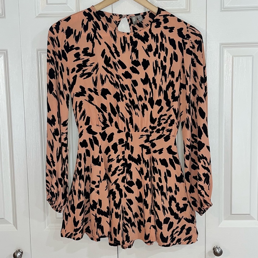 ASOS Blush Abstract
Animal Print Long Sleeve Floaty Romper Size 4